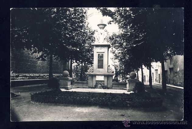 Postais: Postal d' ESPARREGUERA: Pla&ccedil;a de Santa Eulalia (Foto Puig)