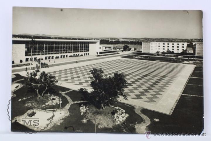 Postcards: Postal Fotogr&aacute;fica - N&ordm; 2. Universidad Laboral Francisco Franco. Jardines y Patio - Circulada, 1976