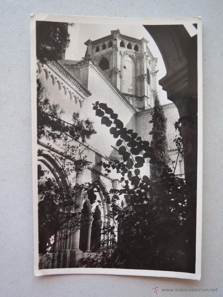 Postales: POSTAL - REAL MONASTERIO DE POBLET - EL CIMBORIO DESDE EL JARDIN DEL CLAUSTRO.