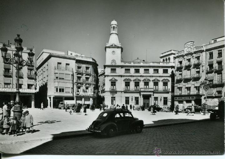 Postales: REUS-PLAZA ESPA&Ntilde;A-COCHE RENAULT 4/4-SOBERANAS 5-RARA