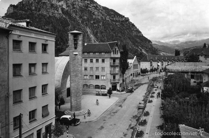 Postales: PONT DE SUERT (LLEIDA). AVENIDA DE D. VICTORIANO MU&Ntilde;OZ. EDICIONES SICILIA N&ordm; 23. FOTOGRAFICA.