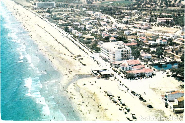 Postales: POSTAL FOTOGR&Aacute;FICA DE COMARRUGA - PASEO MAR&Iacute;TIMO CON EL BRISAMAR EDITA VALICAR NUM. 1174