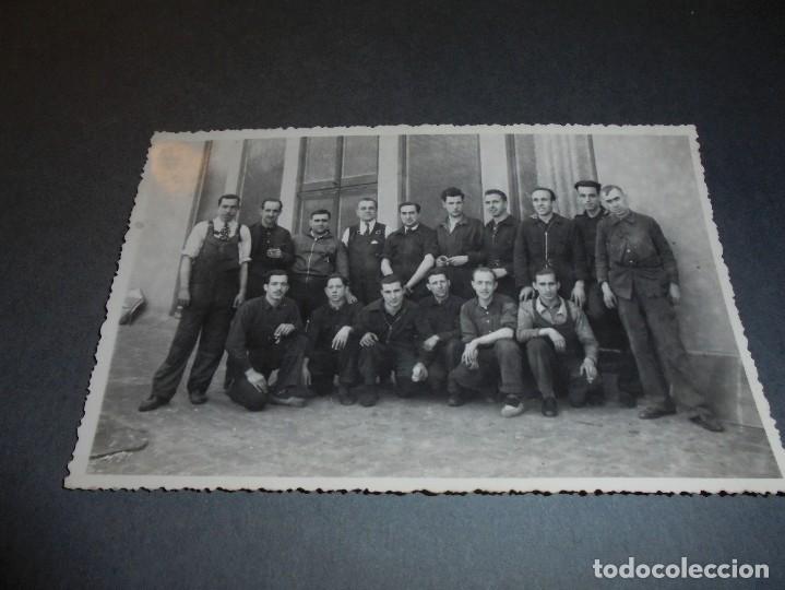 Postcards: GUERRA CIVIL - 1937-1939 CASS&Aacute; DE LA SELVA , TRABAJADORES TALLERS RENAULT - POSTAL FOTOGRAFICA 14X9