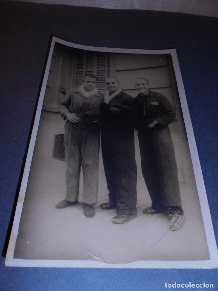 Postkarten: GUERRA CIVIL - 1937-1939 CASS&Aacute; DE LA SELVA , TRABAJADORES TALLERS RENAULT - POSTAL FOTOGRAFICA 14X9