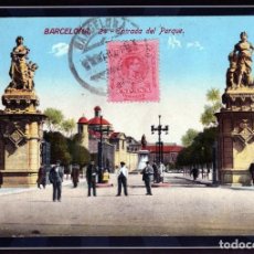 Postales: TARJETA POSTAL DE BARCELONA - ENTRADA DEL PARQUE. 24. J.VENINI. CIRCULADA SELLO ALFONSO XIII