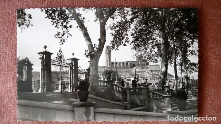 Postales: ANTIGUA POSTAL, LERIDA - CAMPOS ELISEOS, PUERTA PRINCIPAL, A&Ntilde;O 1955