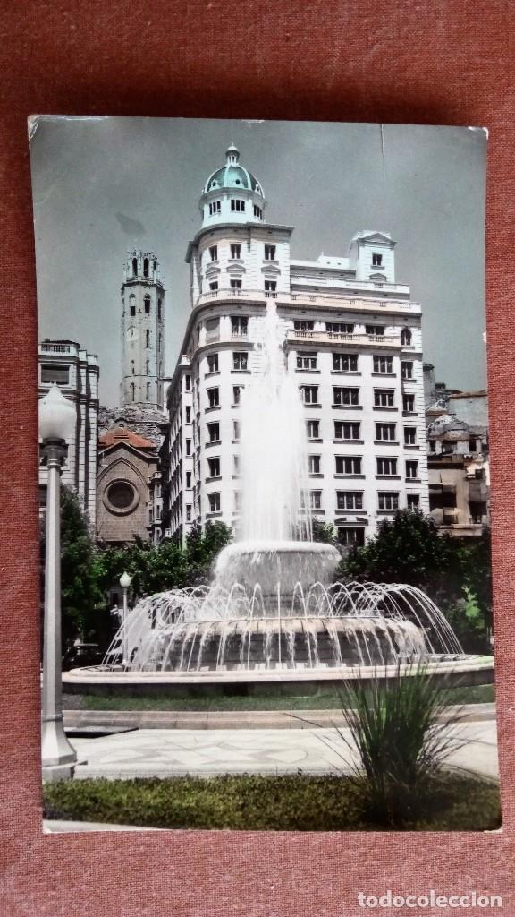 Postales: ANTIGUA POSTAL, LERIDA - FUENTE LUMINOSA AL FONDO LA CATEDRAL, A&Ntilde;O 1958