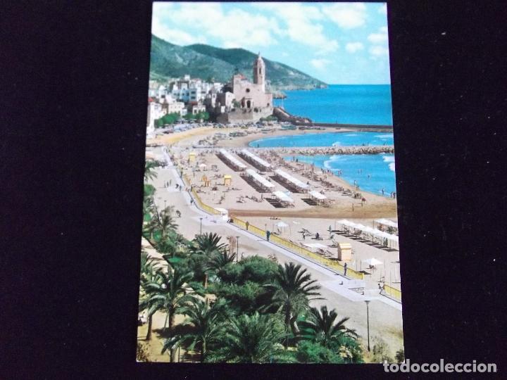 Postais: BARCELONA-V6-N&ordm;67-SITGES-IGLESIA Y PLAYA-DLB.6878-V