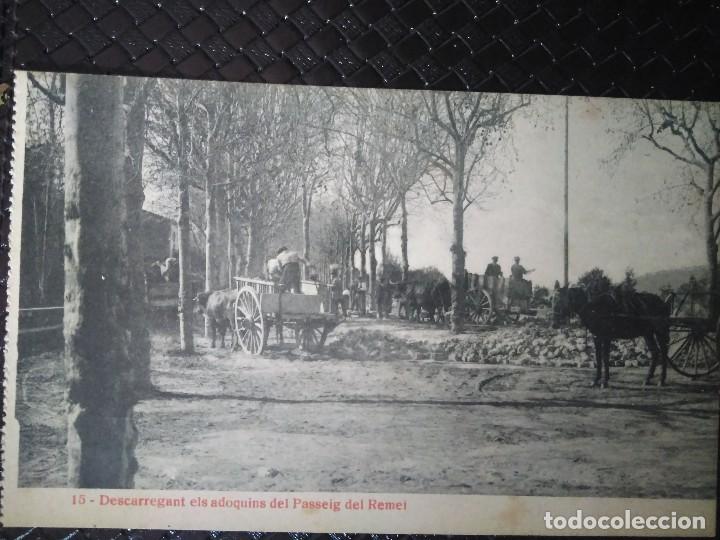 Postales: DESCARREGANT ELS ADOQUINS DEL PUSSEIG DEL REMEI.  SIN CIRCULAR.