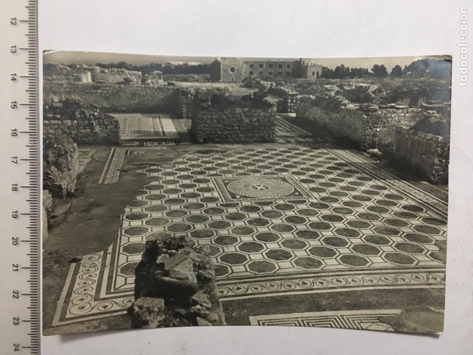 Postales: POSTAL. AMPURIAS (COSTA BRAVA). Mosaicos de la ciudad romana. CAMPA&Ntilde;A y PUIG-FERRAN. H 1950?