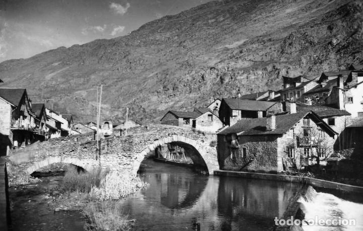 Postales: ESTERRI DE ANEO (LERIDA). PUENTE SOBRE EL RIO NOGUERA PALLARESA. EDICIONES SICILIA N&ordm; 8. FOTOGR&Aacute;FICA