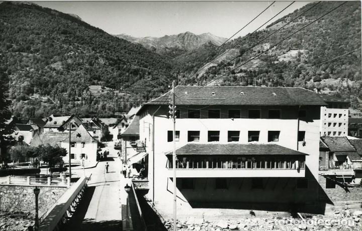 Postales: LES (LLEIDA).- BAJADA DE SAN JAIME, HOTEL EUROPA Y PUENTE. EDICIONES SICILIA N&ordm; 11. FOTOGR&Aacute;FICA.