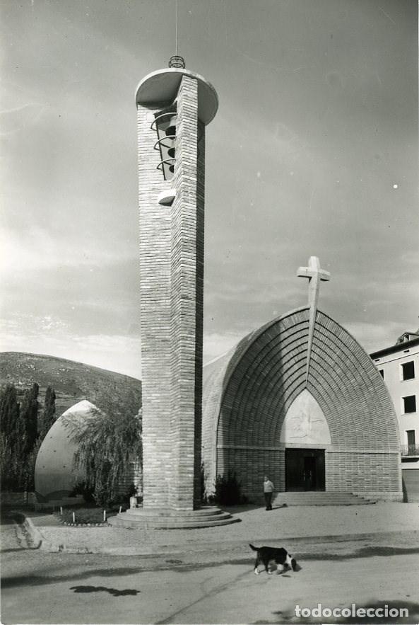 Postales: PONT DE SUERT (LLEIDA). FACHADA Y TORRE IGLESIA PARROQUIAL. EDICIONES SICILIA N&ordm; 1. FOTOGR&Aacute;FICA.