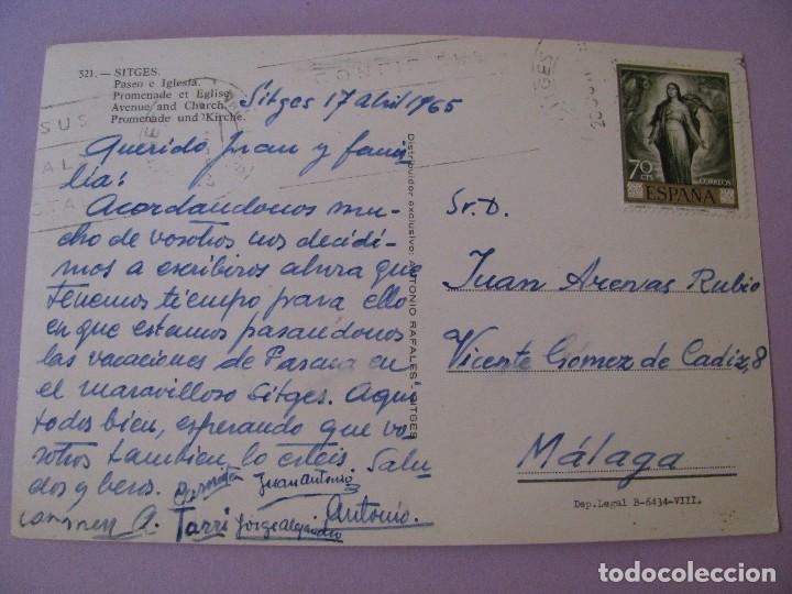 Postales: POSTAL DE SITGES. PASEO E IGLESIA. CIRCULADA 1965. - Foto 2