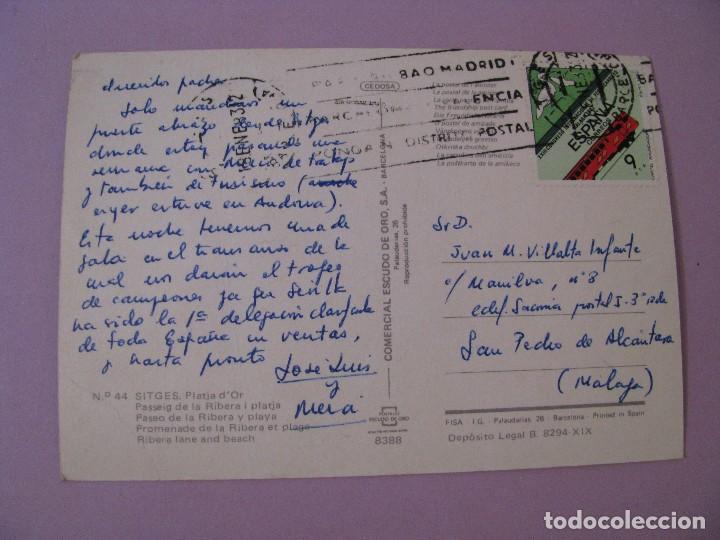 Postales: POSTAL DE SITGES. PASEO DE LA RIBERA. CIRCULADA 1983. - Foto 2