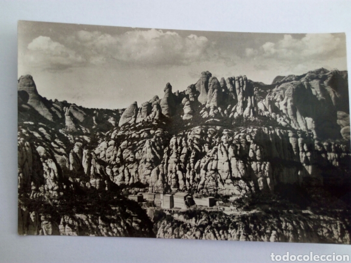 Cartoline: Postal de Montserrat. Vista panor&aacute;mica de la Monta&ntilde;a y Monasterio.