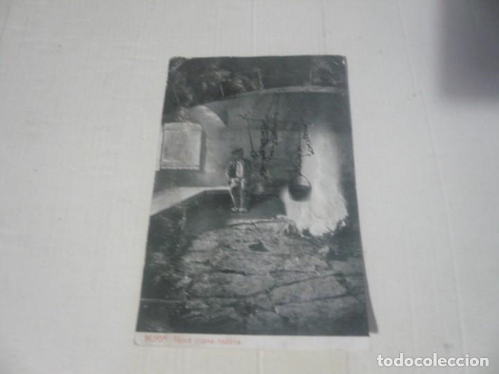 Postales: Nuria. T&iacute;pica cuyna rodona