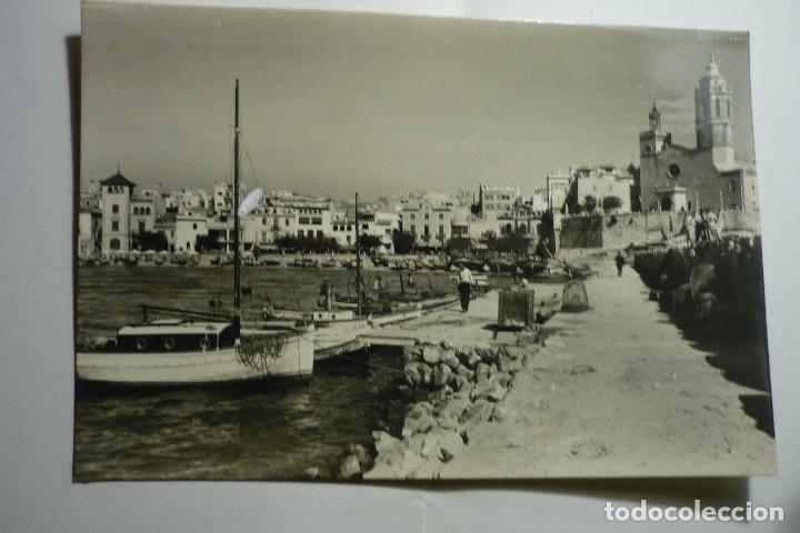 Postales: POSTAL SITGES .- EMBARCADERO Y PLAYA CM - Foto 1