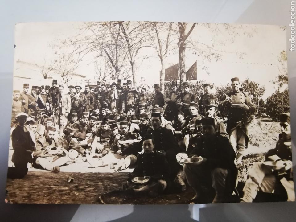 Postales: ANTIGUA POSTAL INEDITA 14X9cm TROPA ALMUERZO A&Ntilde;O 1910
