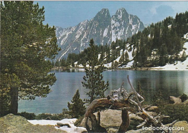 Postales: pirineu catala, vall d&acute;espot, estany de sant maurici,parc nacional i els encantats, lerida
