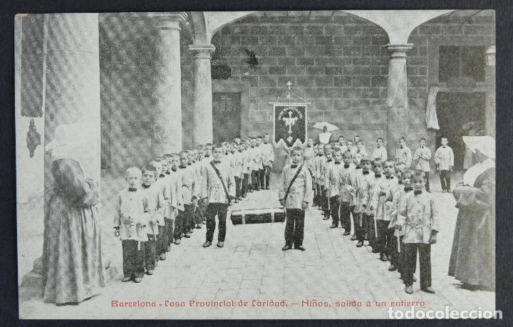 Postales: Postal original-Barcelona, casa provincial de caridad. Ni&ntilde;os, salida a un entierro