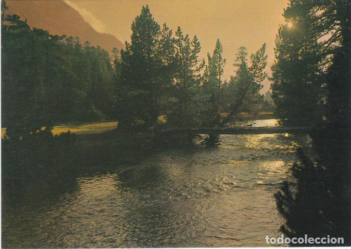 Postales: pirineos centrales, parque nacional de aigues tortes, atardecer, lerida