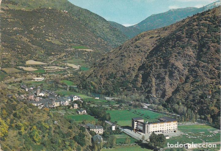 Postales: pirineos de lerida, el pallars, vista general de rialp,en primer termino el hotel condes del pallars