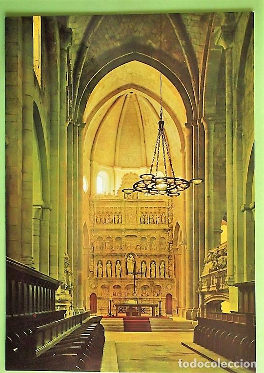 Postales: Monasterio de Poblet. 44 Reflejos solares en la nave de la iglesia. Ed. Ro-Foto. Nueva. Color