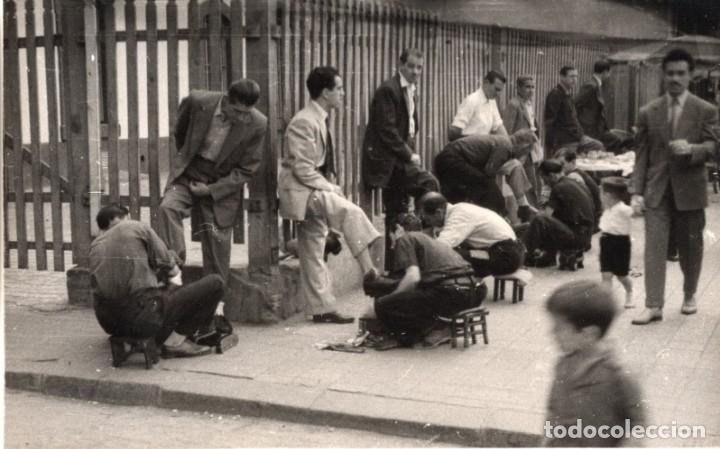 Postales: barcelona. limpiabotas - Foto 1