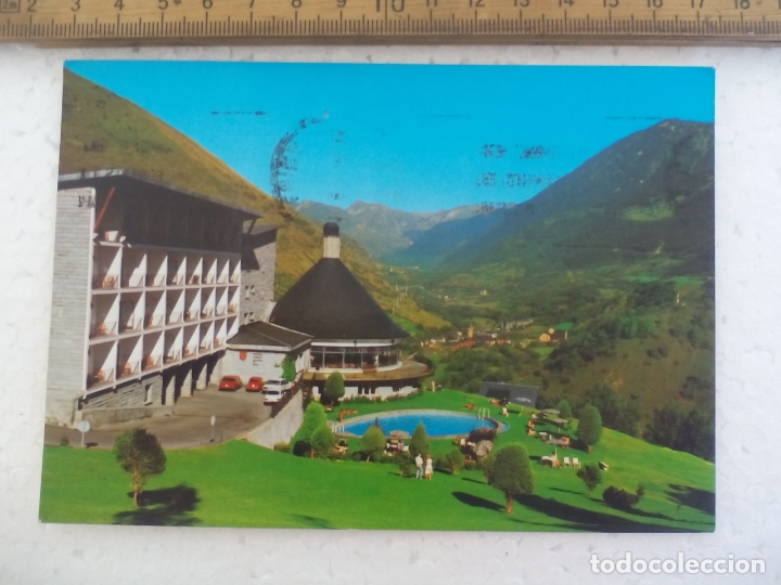 Postales: VALLE DE ARAN, PARADOR NACIONAL Y VIELLA AL FONDO L.37102, 1986 CIRCULADA. POSTAL. POSTCARD