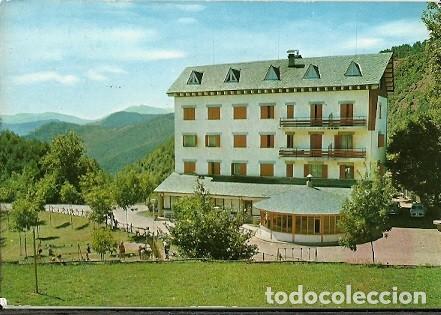 Cartoline: POSTAL A COLOR 8 CASTELLAR DE N'HUG EDIFICIO Y PARQUE INFANTIL DEL HOSTAL LES FONTS ESCRITA FOTO J D