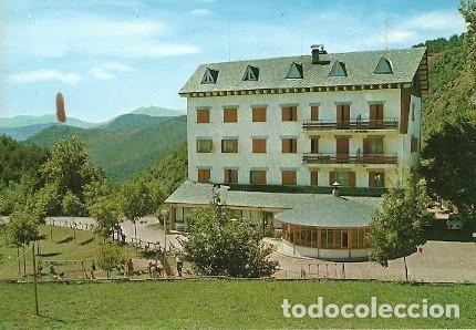 Cartoline: POSTAL A COLOR 8 CASTELLAR DE N'HUG EDIFICIO Y PARQUE INFANTIL DEL HOSTAL LES FONTS FOTO J DESEURAS