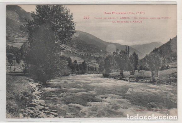 Postales: Los Pirineos 1&ordf; serie. 377 Valle de Aran. Arbos. El Garona bajo el pueblo.