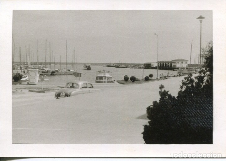 Postales: ARENYS DE MAR-PUERTO PARCIAL COCHE-FOTOGR&Aacute;FICA A&Ntilde;O 1964