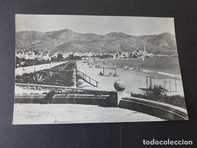 Postales: SITGES BARCELONA PLAYA DE ORO Y PASEO MARITIMO - Foto 1