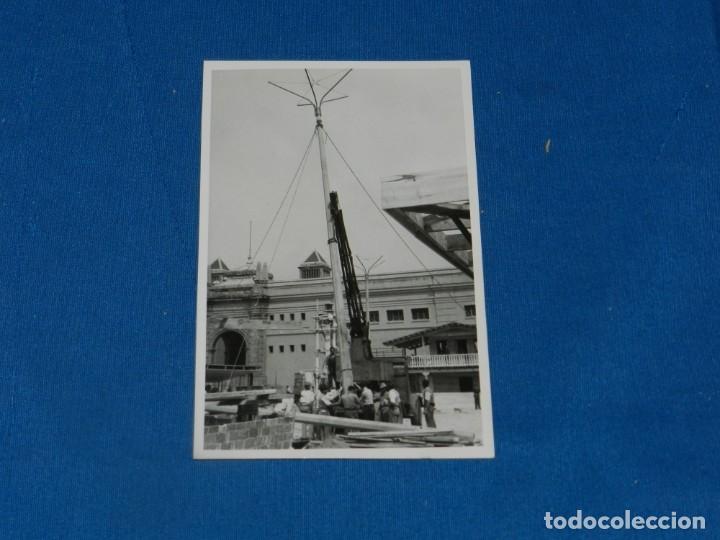 Postales: (M) POSTAL FOTOGR&Aacute;FICA DE BARCELONA AVENIDA REINA MARIA CRISTINA MONTJUIC 1956, REVERSO SIN DIVIDIR