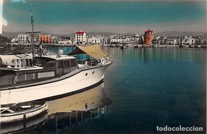 Postales: CAMBRILS.- EL PUERTO, AL FONDO, BARRIO MAR&Iacute;TIMO