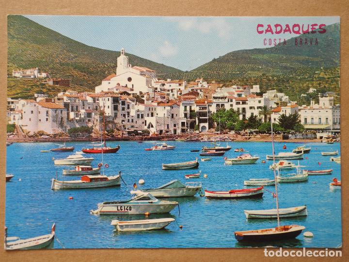 Postales: Cadaqu&eacute;s. Rada y centro de la villa. Circulada 1973 - Foto 1