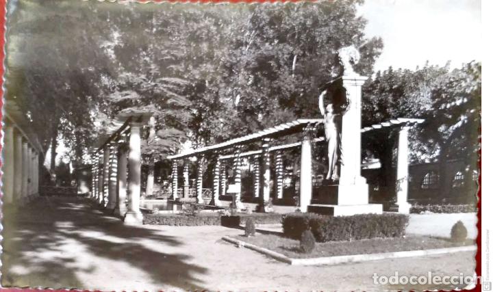 Postales: L&eacute;rida. 2 Campos El&iacute;seos: P&eacute;rgola. Garc&iacute;a Garrabella. Usada con sello. Blanco/Negro