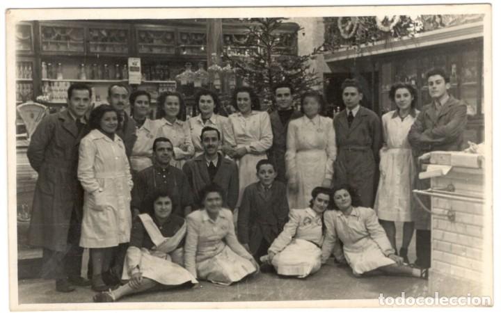 Postais: POSTAL FOTOGRAFICA - DEPENDIENTES DE TIENDA DE COMESTIBLES - A&Ntilde;OS 30.