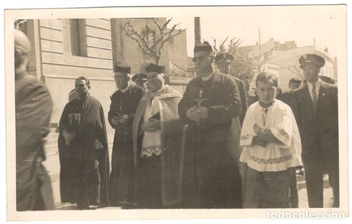 Postkarten: POSTAL FOTOGRAFICA - PROCESI&Oacute;N - SANT FELIU DE LLOBREGAT?, 23 - MARZO - 1941. SIN CIRCULAR.
