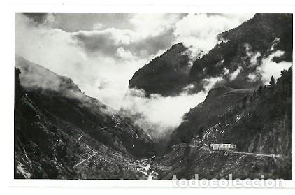 Postales: ANTIGUA POSTAL NURIA PIRINEO ORIENTAL EL CREMALLERA ELECTRICO SUBIENDO POR LA GARGANTA DE NURIA ZERK