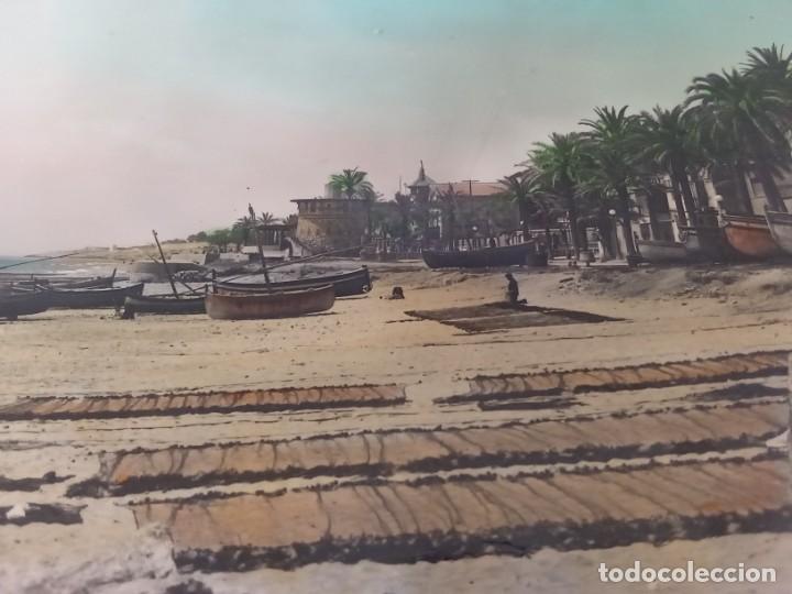 Postales: Vilanova i la Geltr&uacute;.Playa.Redes al sol. - Foto 2