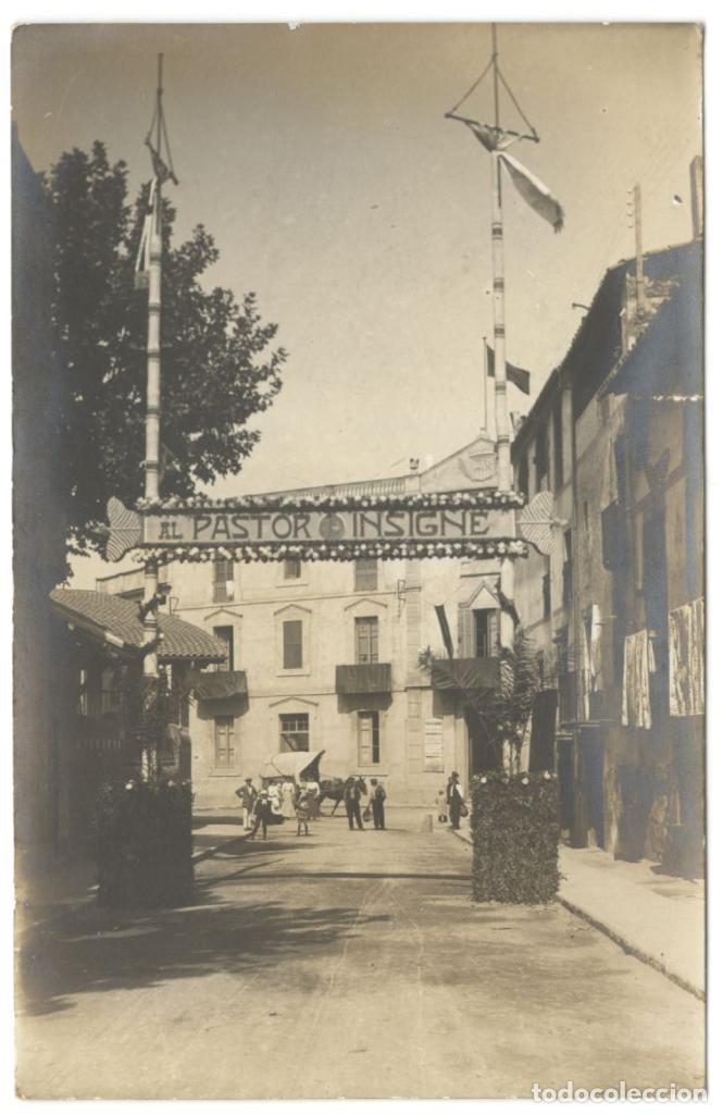 Postkarten: POSTAL FOTOGRAFICA - CALLE DE PUEBLO - AL PASTOR INSIGNE.