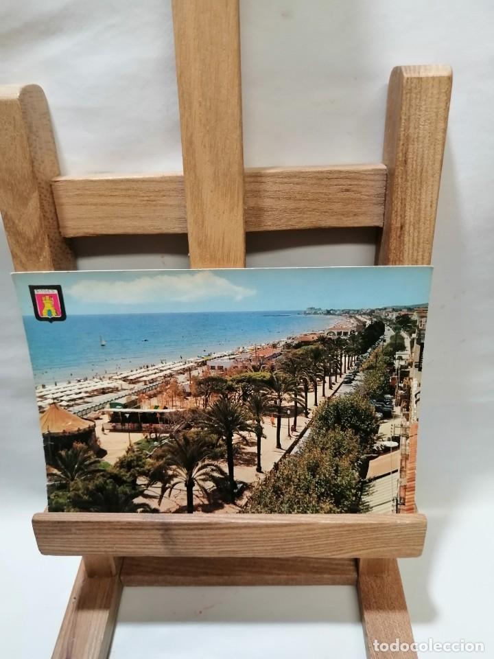 Postales: POSTAL SITGES PLAYA Y PASEO DE LA RIBERA CIRCULADA - Foto 1