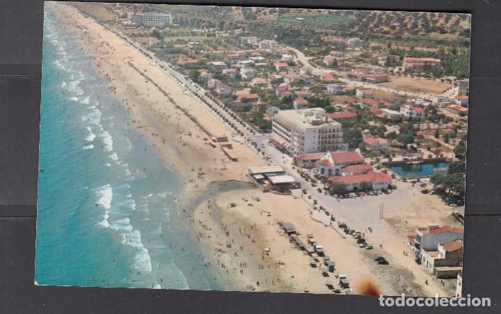 Postales: 1174 - COMARRUGA - PASEO MAR&Iacute;TIMO CON EL HOTEL BRISAMAR