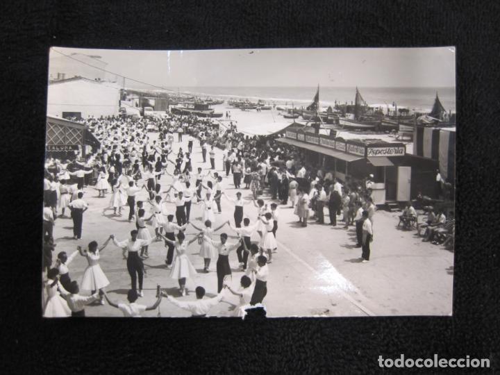 Postales: CALAFELL-CONCURSO DE SARDANAS-RAYMOND FOTO-17-CHURRERIA-POSTAL ANTIGUA-(77.729)