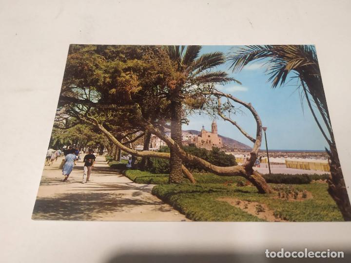 Postales: GARRAF - POSTAL SITGES - PASEO Y JARDINES - Foto 1