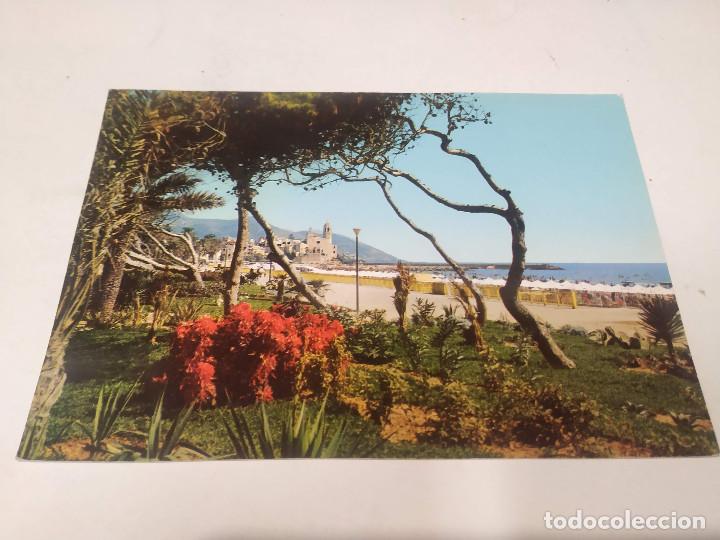 Postales: GARRAF - POSTAL SITGES - JARDINES Y PASEO - Foto 1