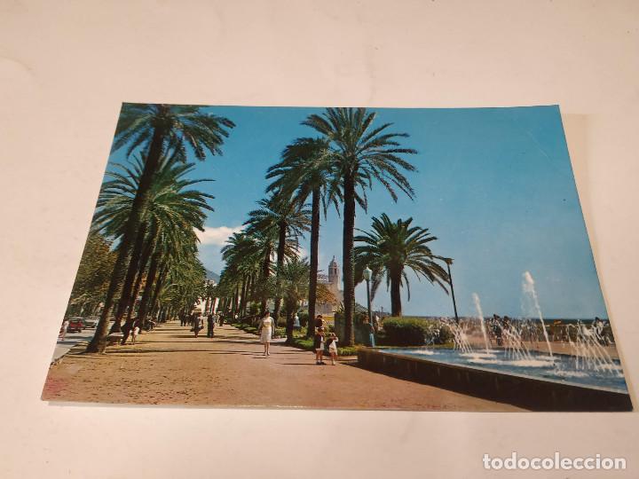 Postales: GARRAF - POSTAL SITGES - PASEO E IGLESIA - Foto 1